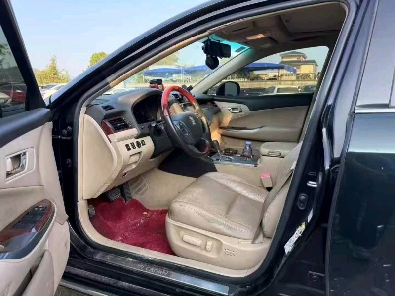 广州13年丰田皇冠6