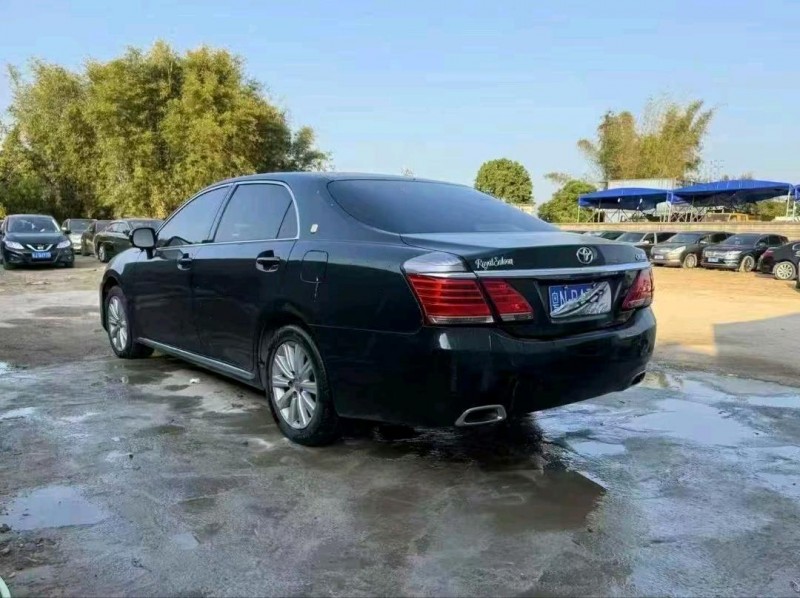 广州13年丰田皇冠7