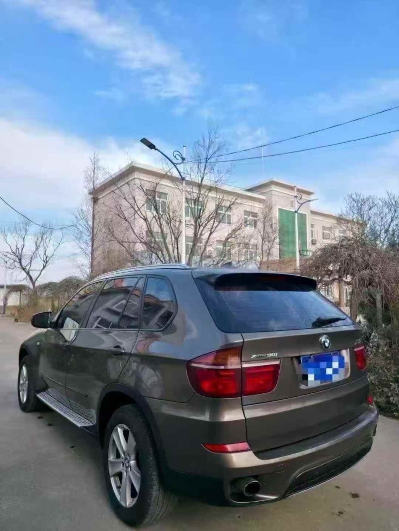 东营13年宝马X58