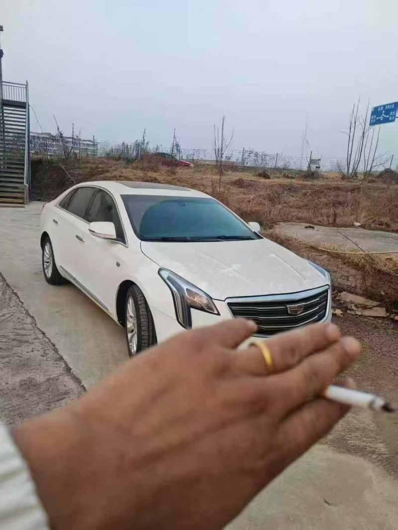 济宁19年凯迪拉克XTS3