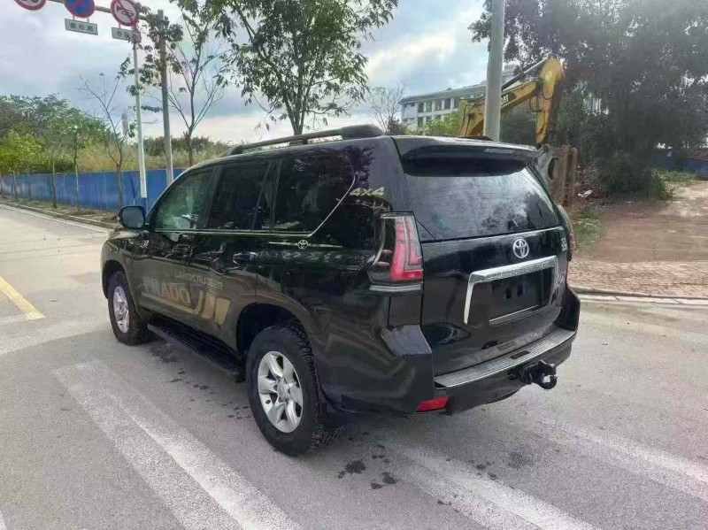 南宁11年丰田普拉多8