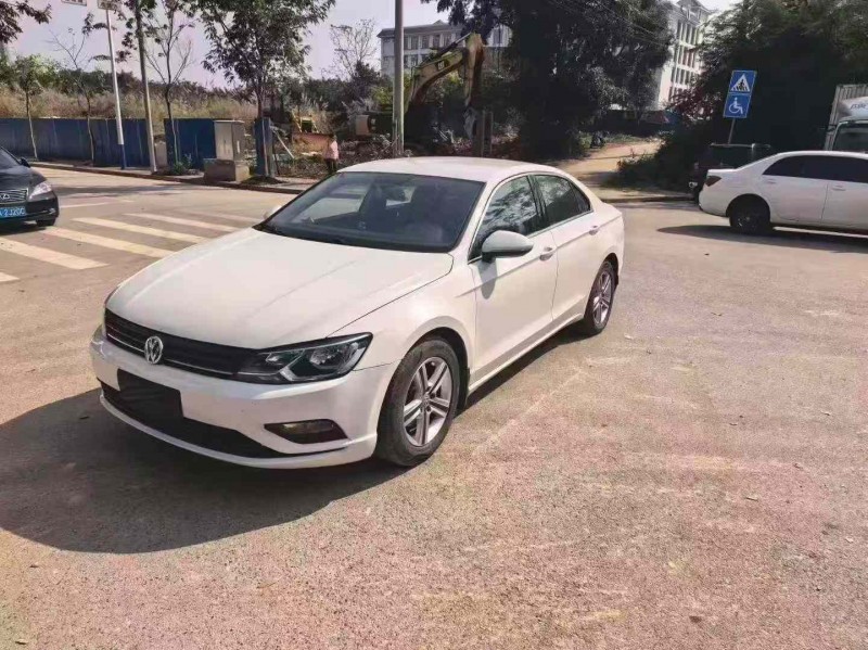 南宁18年大众凌渡2