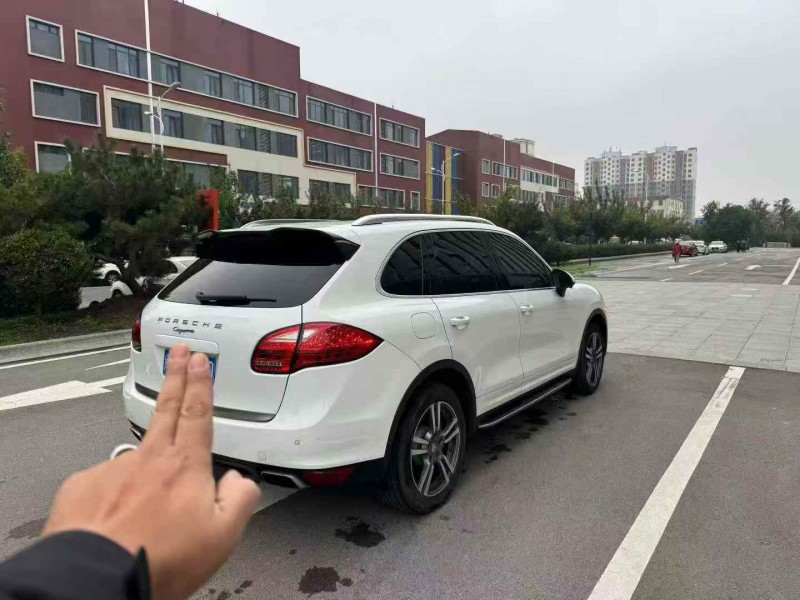 济南14年保时捷卡宴8