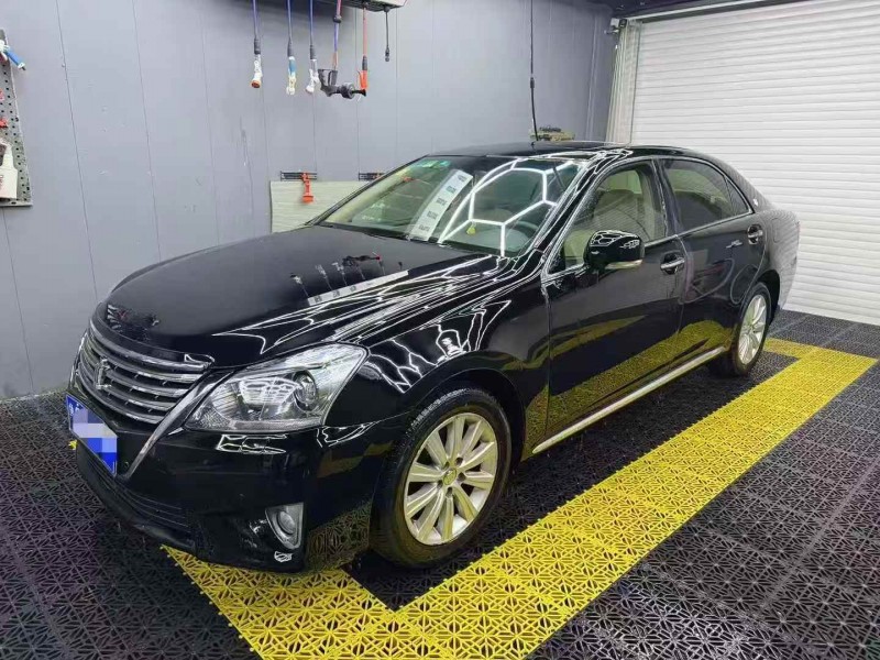 淄博13年丰田皇冠3