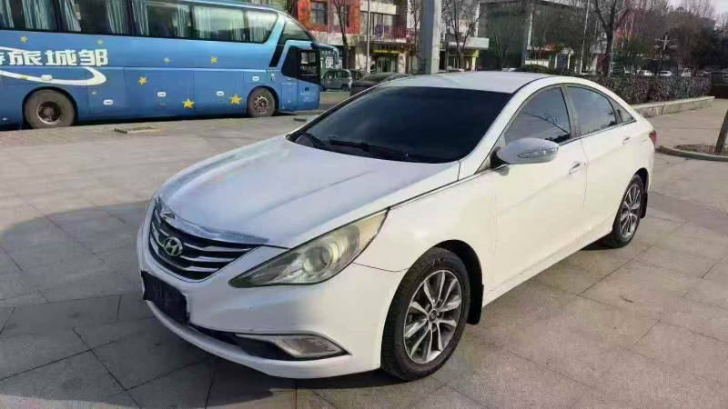 东营13年现代索纳塔2