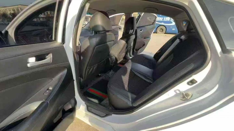 东营13年现代索纳塔5