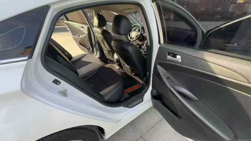 东营13年现代索纳塔6