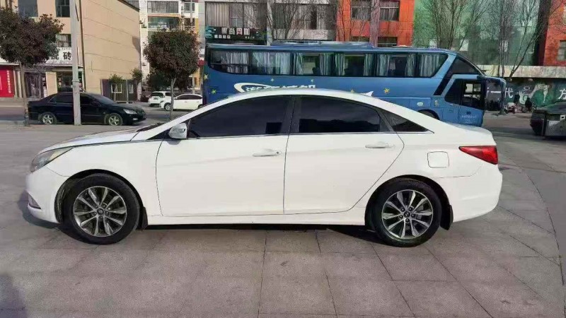 东营13年现代索纳塔7