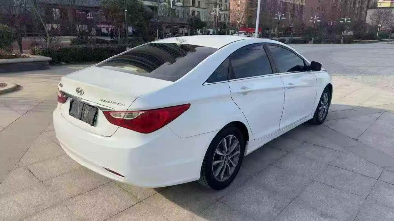 东营13年现代索纳塔8