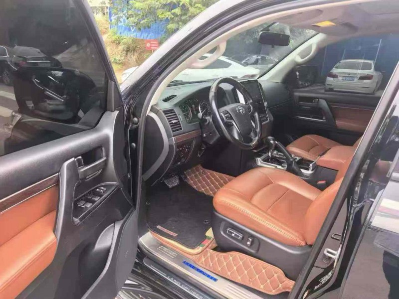 南宁19年丰田兰德酷路泽3