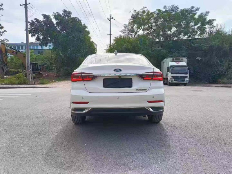 南宁22年福特福睿斯9