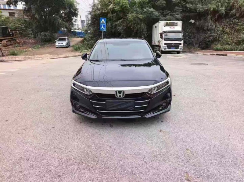 南宁23年本田雅阁1