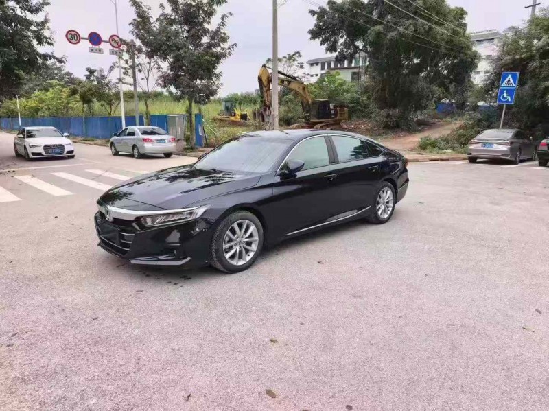 南宁23年本田雅阁2