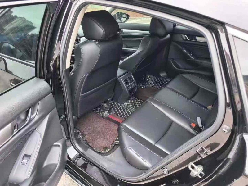 南宁23年本田雅阁6