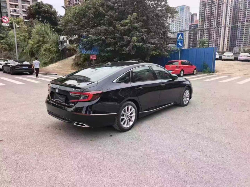 南宁23年本田雅阁7