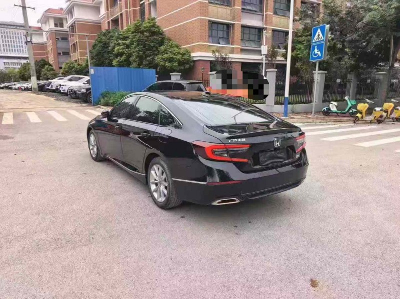 南宁23年本田雅阁8