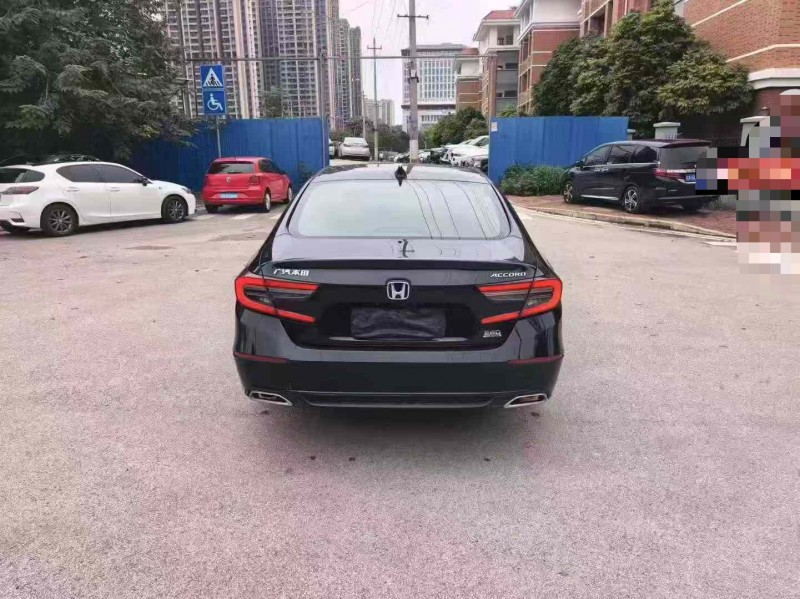 南宁23年本田雅阁9