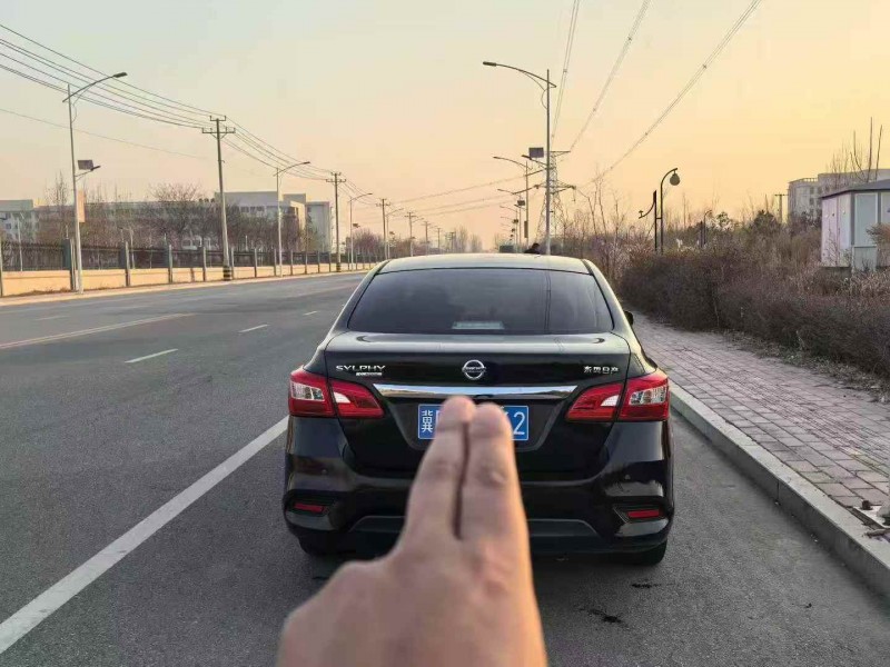 邯郸21年日产轩逸8