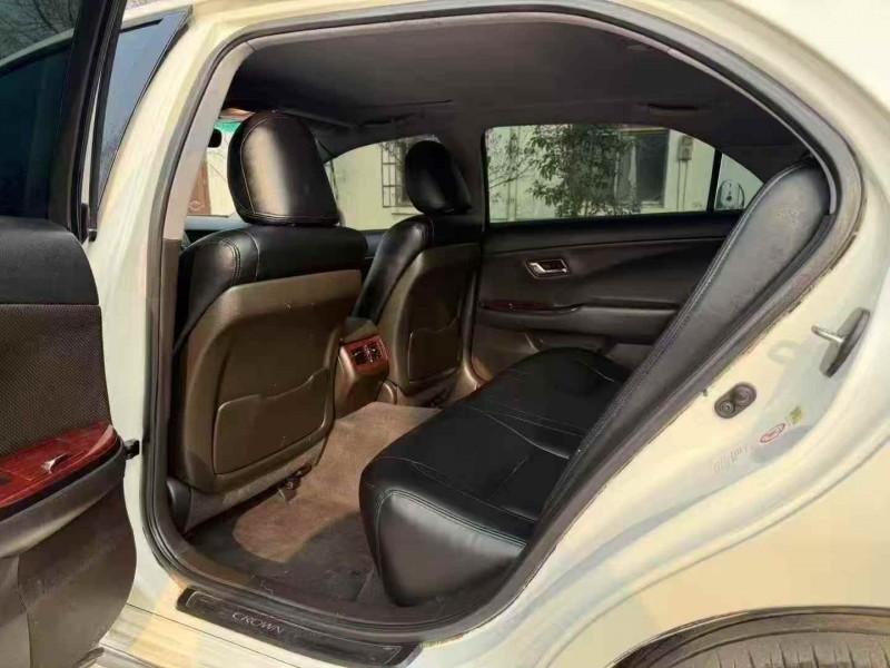 洛阳13年丰田皇冠5