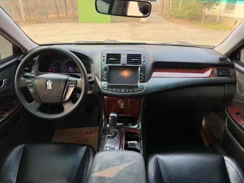 洛阳13年丰田皇冠6