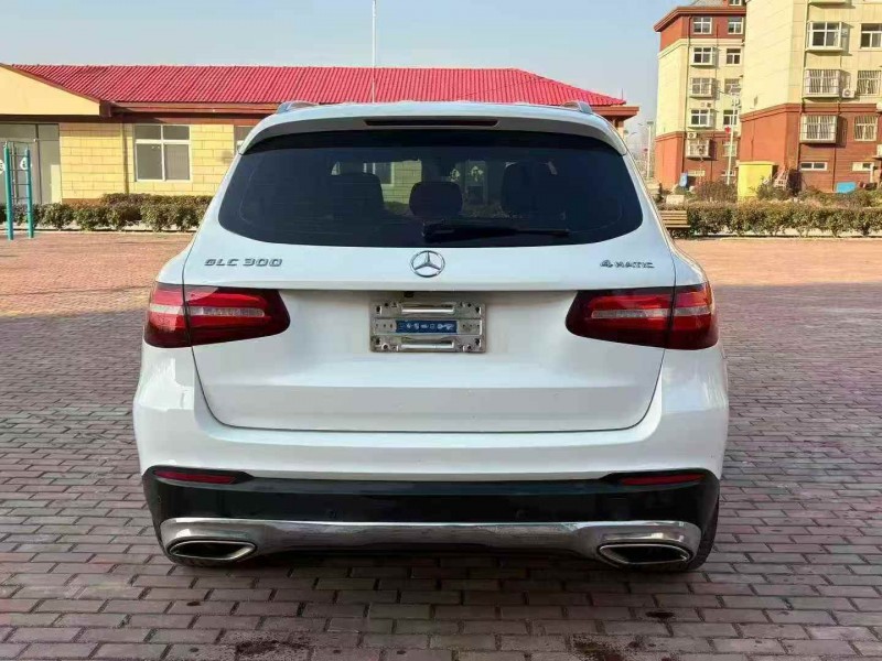 东营16年奔驰GLC9