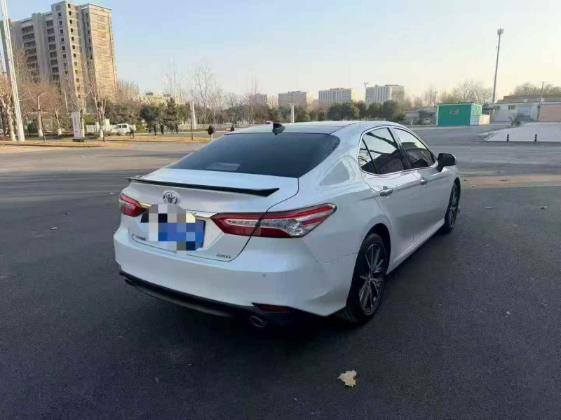 东营22年丰田凯美瑞8