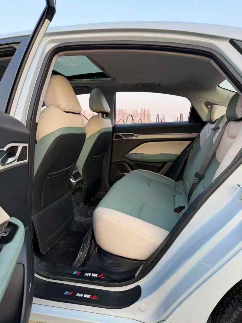 金华23年吉利帝豪4