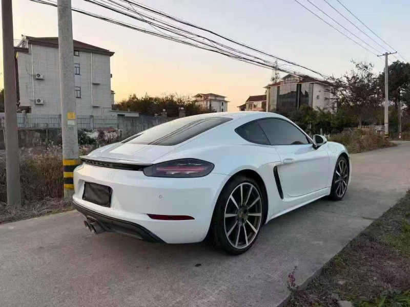 嘉兴18年保时捷7188