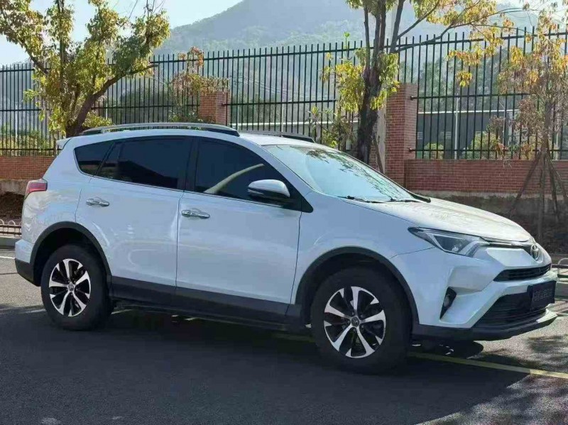 南平17年丰田RAV4荣放3