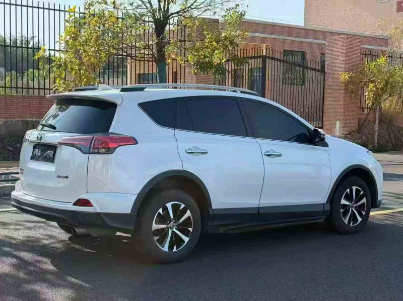 南平17年丰田RAV4荣放7