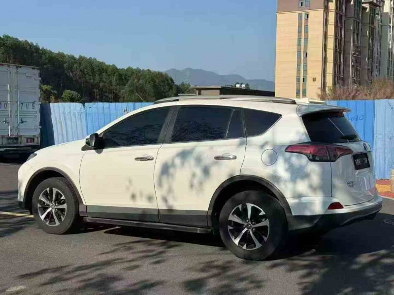 南平17年丰田RAV4荣放8