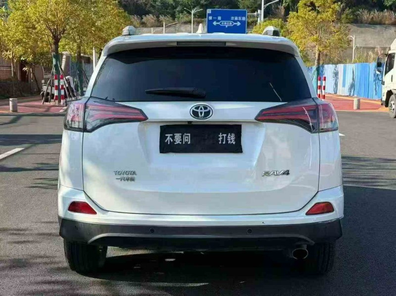 南平17年丰田RAV4荣放9