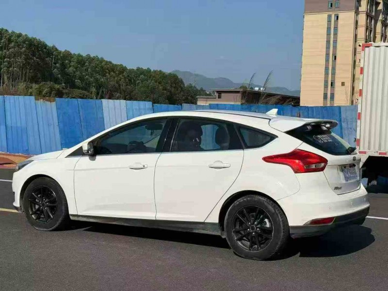 漳州17年福特福克斯9