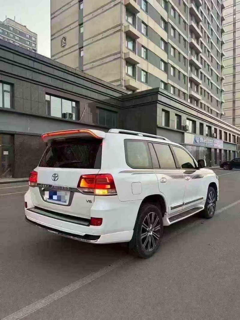 东营10年丰田兰德酷路泽7