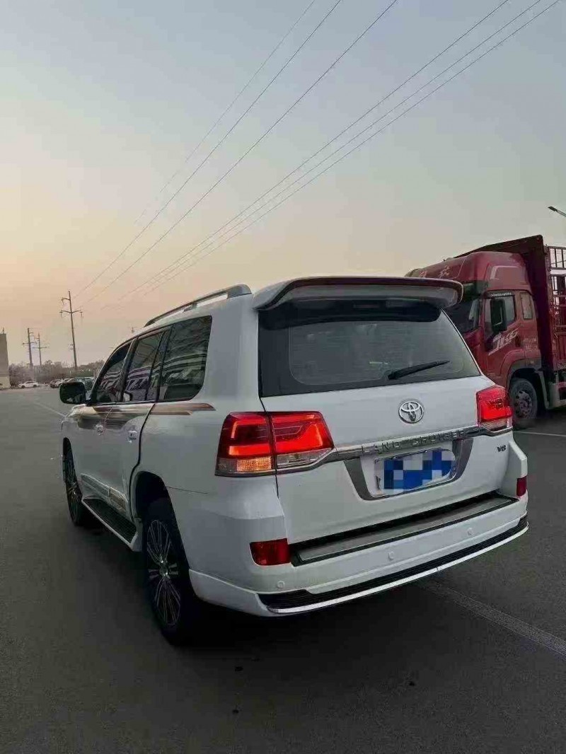 东营10年丰田兰德酷路泽8