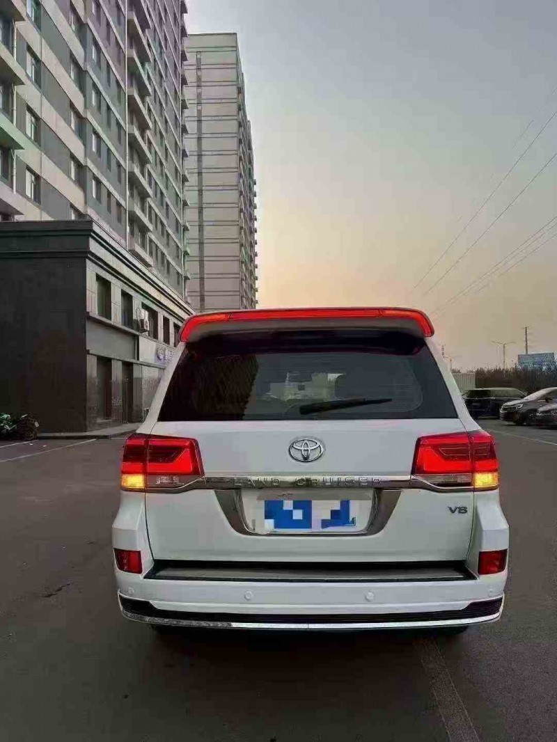 东营10年丰田兰德酷路泽9