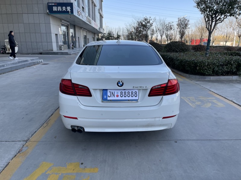 济宁13年宝马5系9