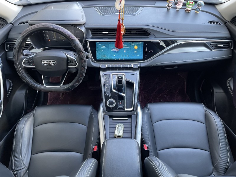 济宁21年吉利博越6