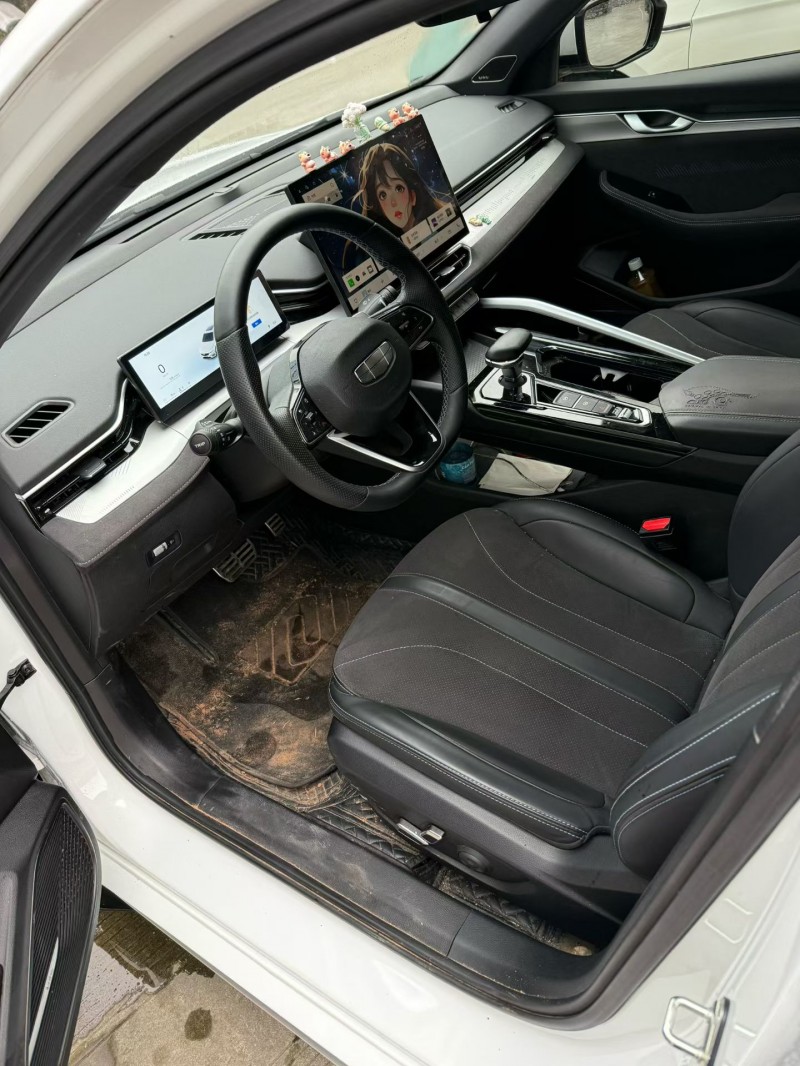 乐山25年吉利星瑞3