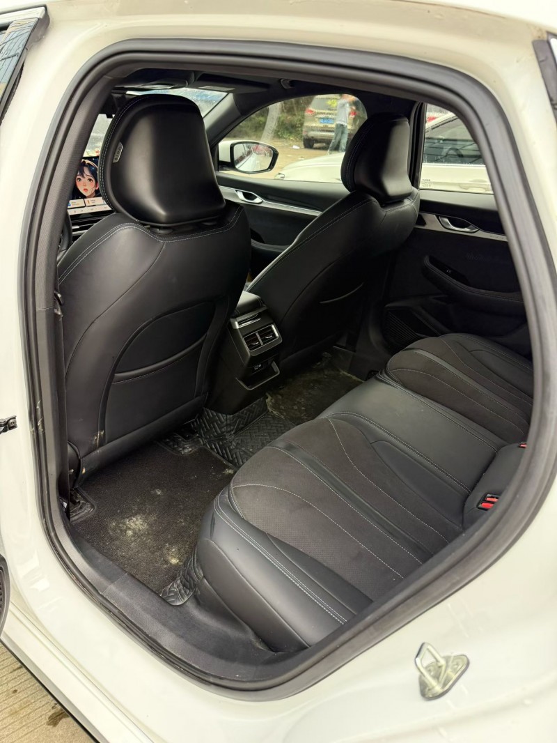 乐山25年吉利星瑞4