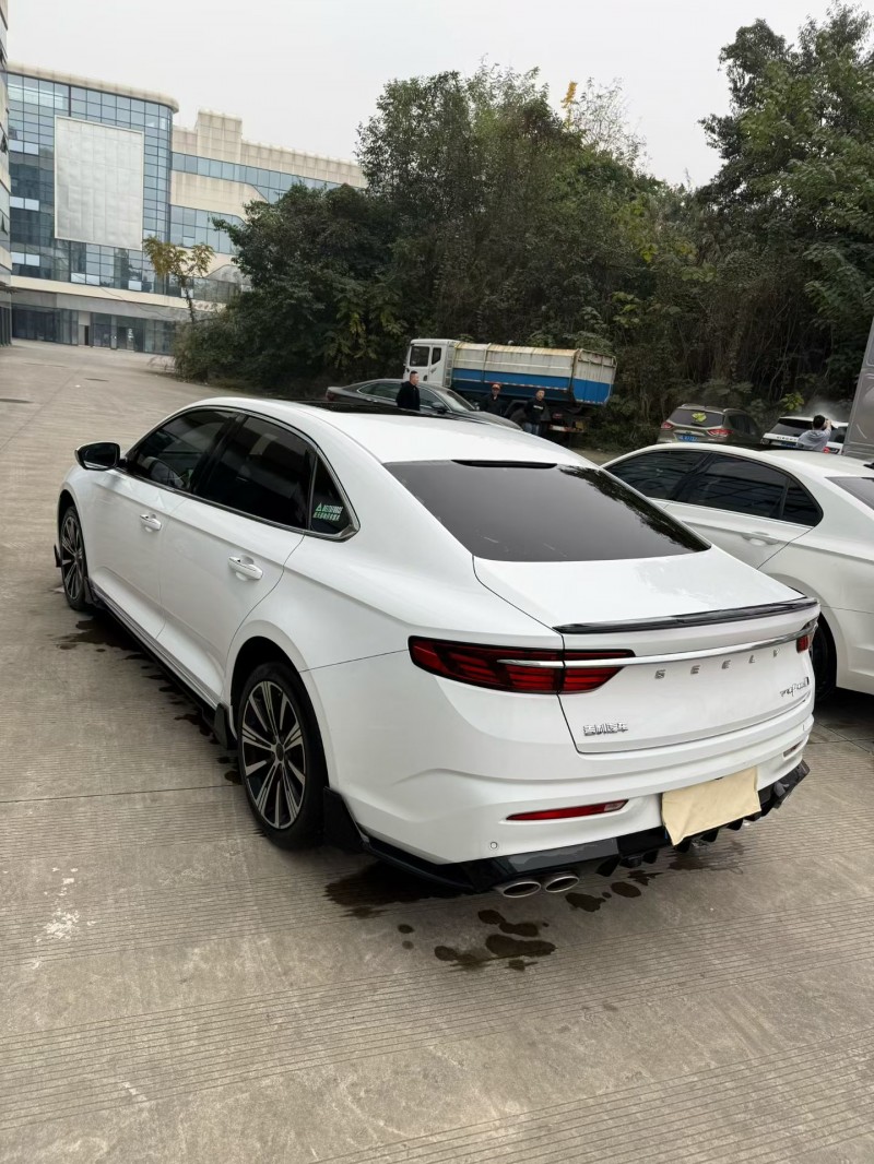 乐山25年吉利星瑞5