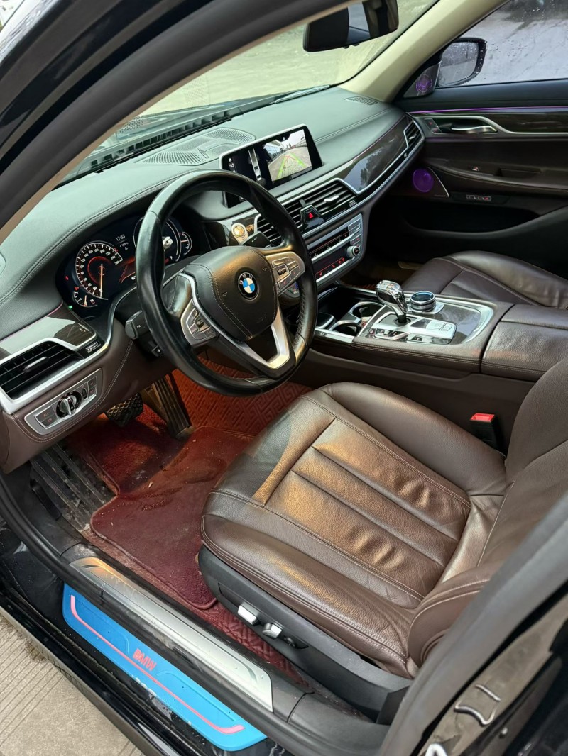 乐山18年宝马7系3