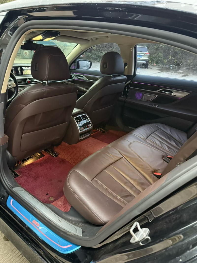 乐山18年宝马7系4