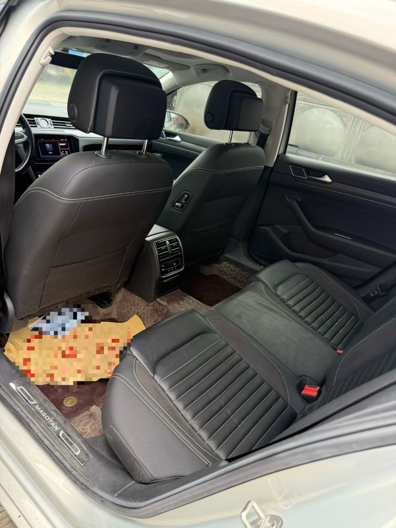 乐山21年大众迈腾4