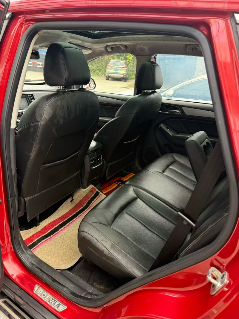 乐山19年荣威RX54