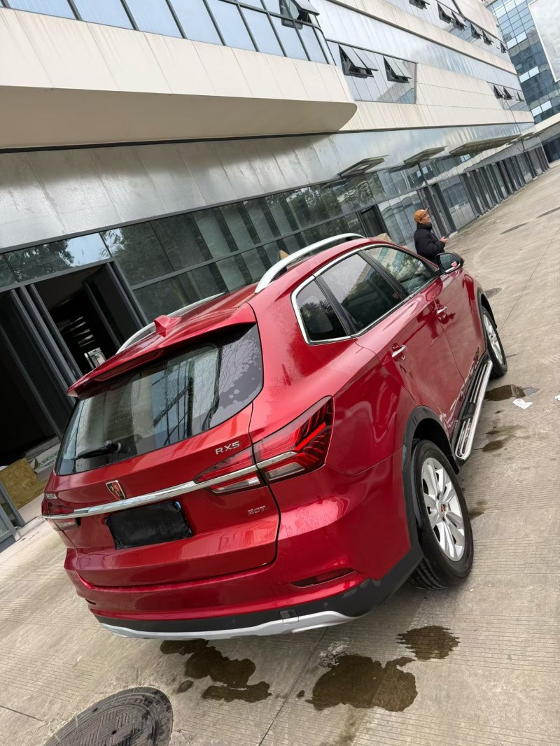 乐山19年荣威RX56