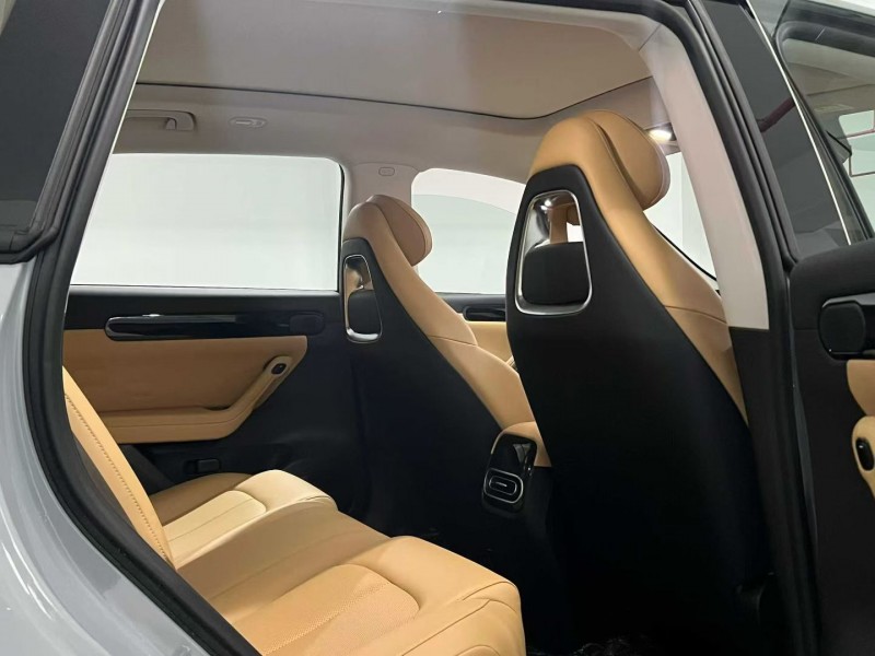 宿迁25年零跑汽车C114