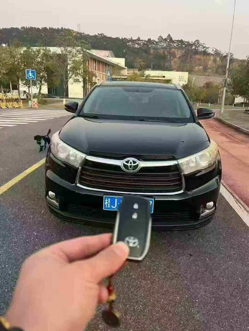 桂林17年丰田汉兰达1