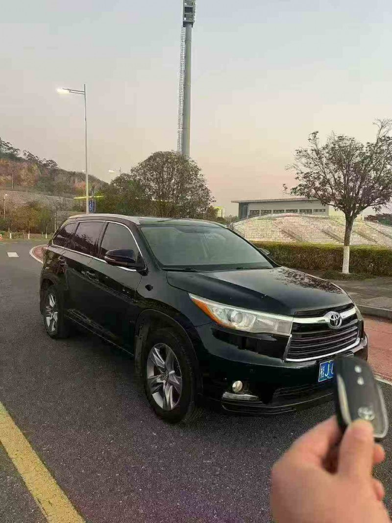 桂林17年丰田汉兰达3