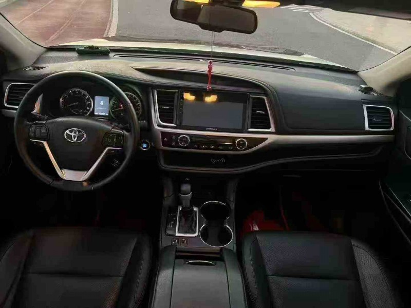 桂林17年丰田汉兰达4